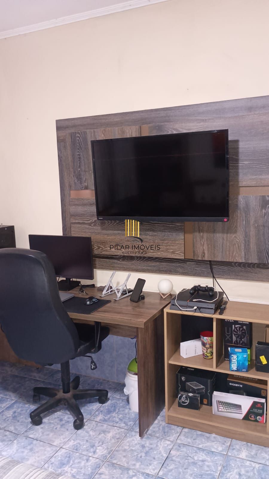 Casa 3 dormitórios, 1 suíte, 2 vagas, Bairro Monte Carlo