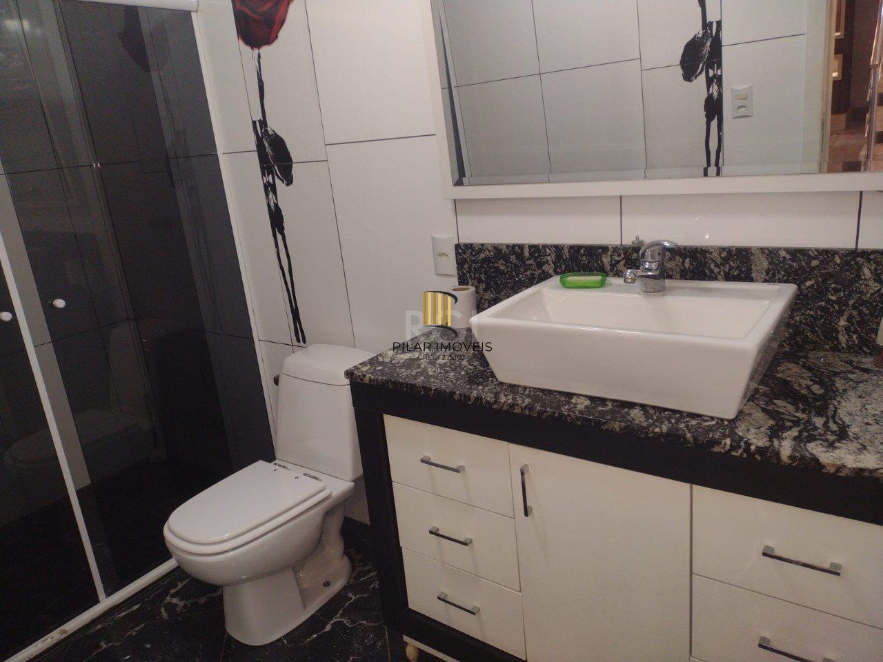 Casa sobrado mobiliado, 4 dormitórios, 1 suíte, 4 vagas de garagem, Bairro Bom Principio