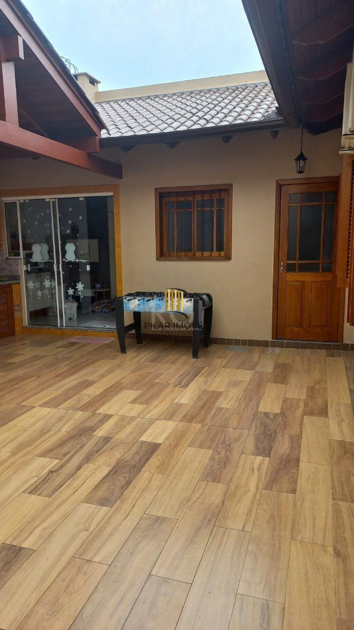 Casa para Venda - 135m², 3 dormitórios, sendo 1 suites, 2 vagas - Vale Do Sol