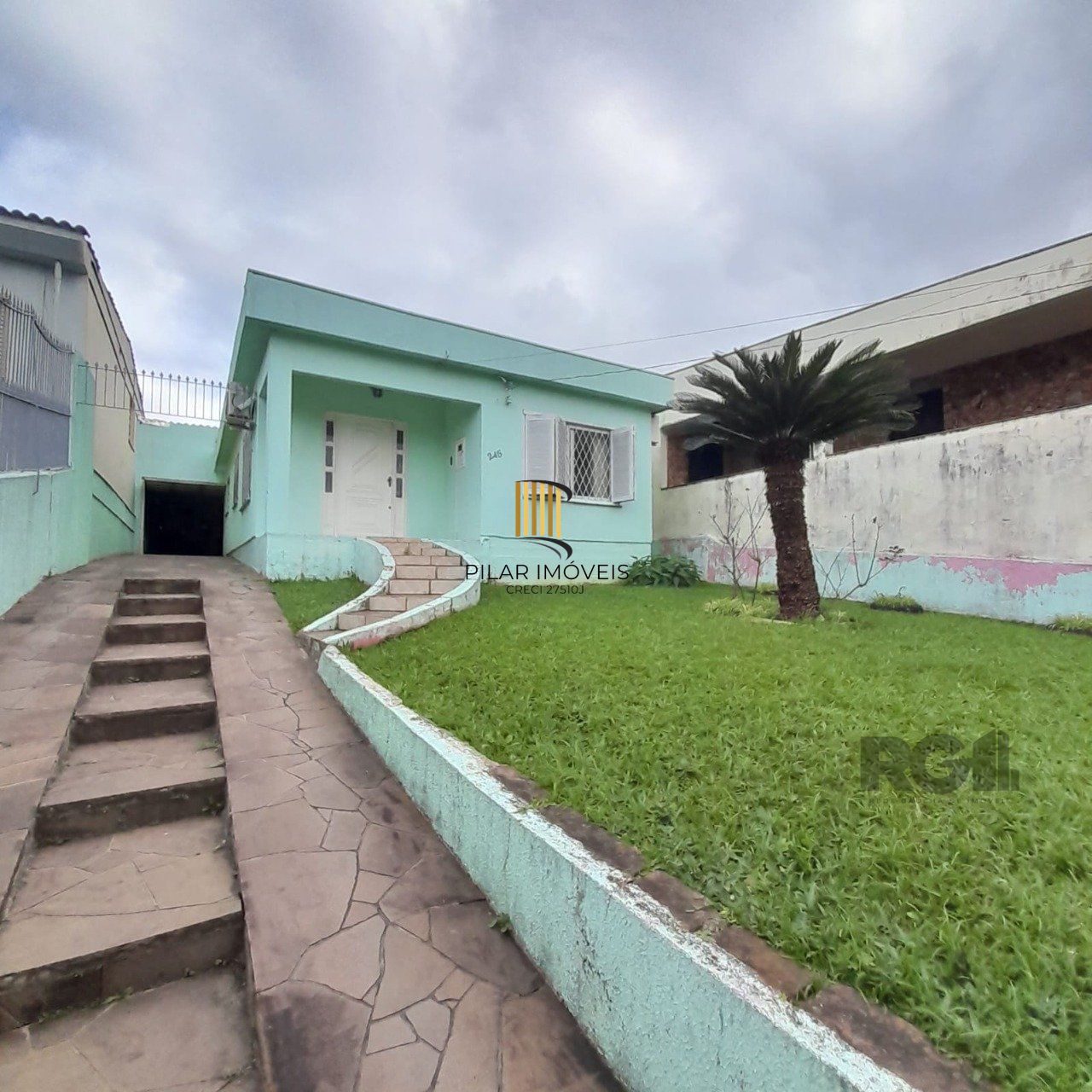 Casa 2 dormitórios, vaga de garagem, bairro São Judas Tadeu