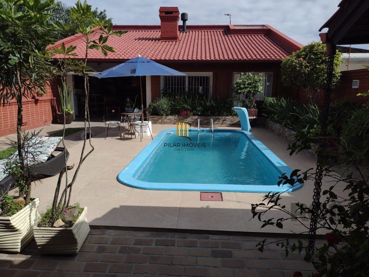 Casa semi mobiliada, 4 dormitórios, 5 vagas Bairro Vila Cachoeirinha