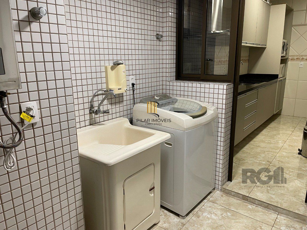 Apartamento mobiliado, 3 dormitórios, 1 suíte, vaga de garagem, Bairro Vila Eunice