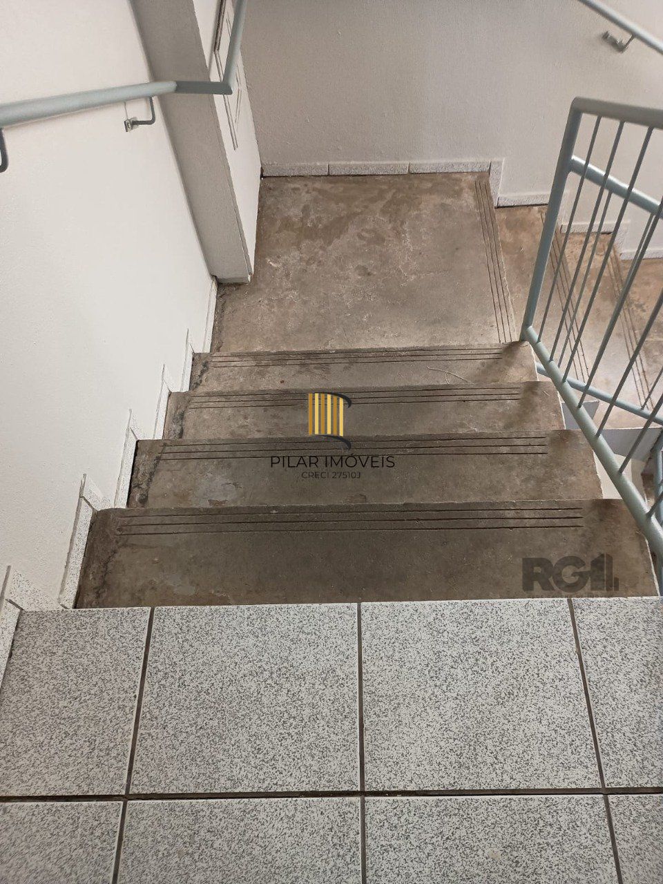 Apartamento semi mobiliado, 2 dormitórios, vaga de garagem, Bairro Santa Fé