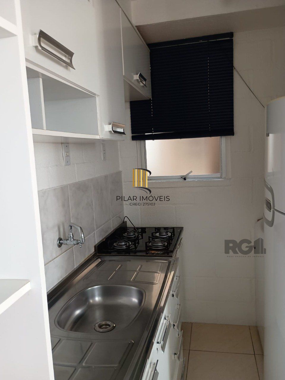 Apartamento semi mobiliado, 2 dormitórios, vaga de garagem, Bairro Santa Fé