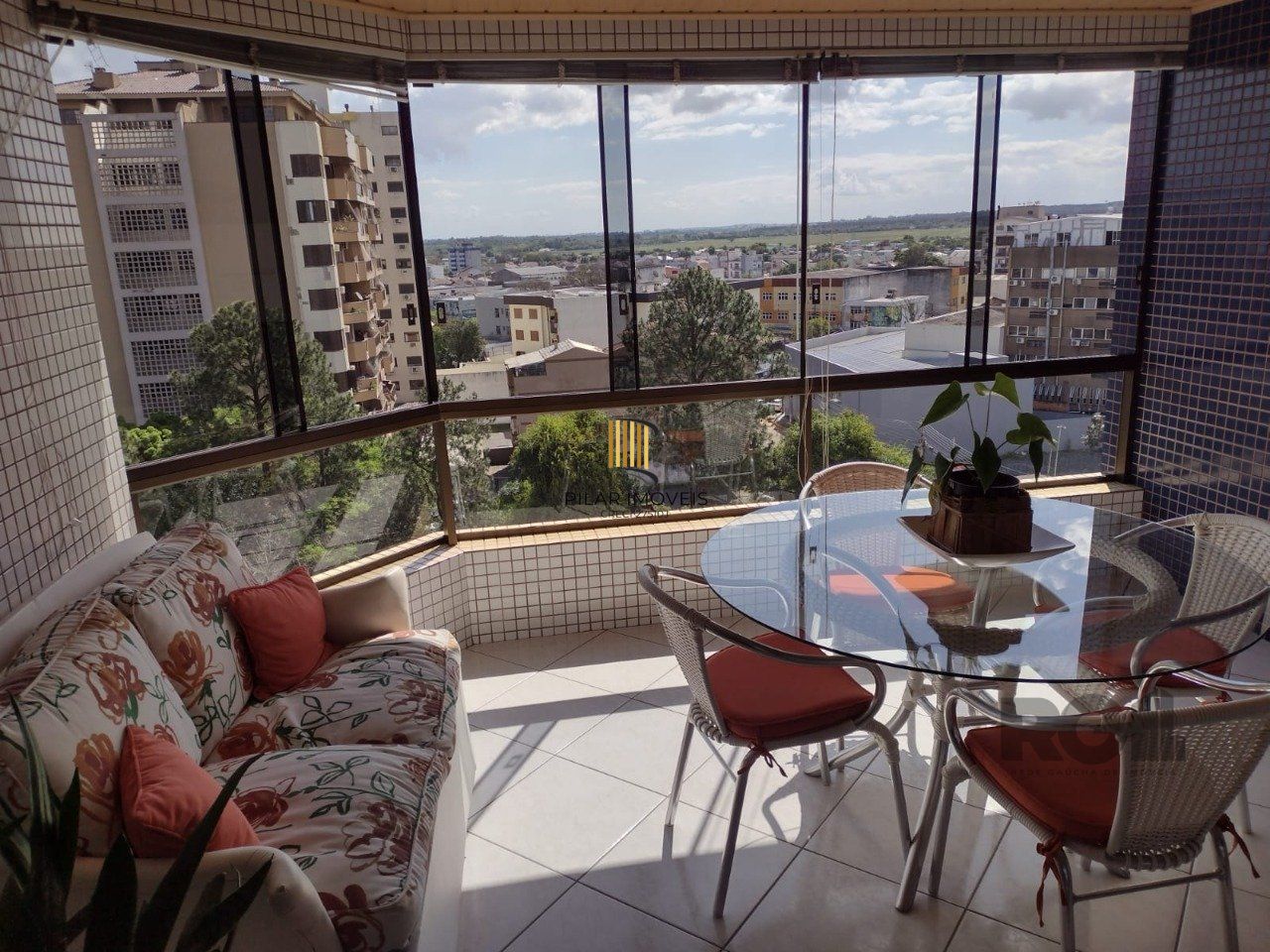 Apartamento mobiliado, 3 dormitórios, 2 suítes, 2 vagas, Bairro Vila Eunice