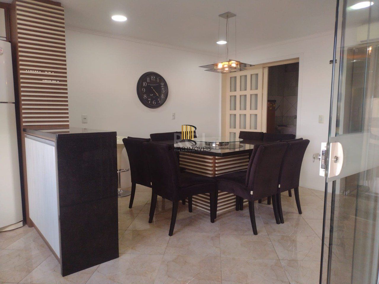 Casa sobrado mobiliado, 4 dormitórios, 1 suíte, 4 vagas de garagem, Bairro Bom Principio