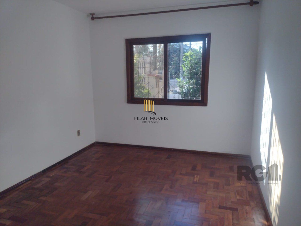 Casa 2 dormitórios, 1 vaga, Bairro Vila Cachoeirinha