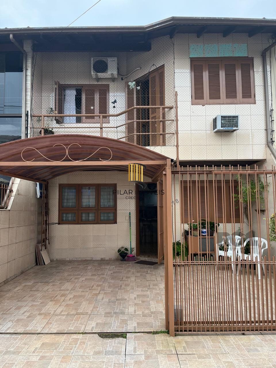 Casa sobrado mobiliado, 2 dormitórios, Bairro Imbuí