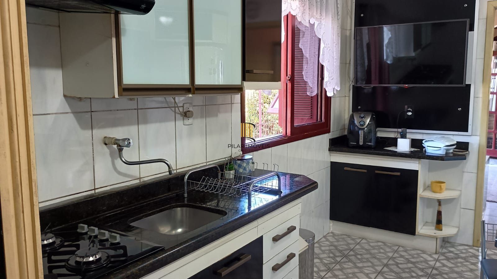 Casa 3 dormitórios, 1 suíte, 2 vagas, Bairro Monte Carlo