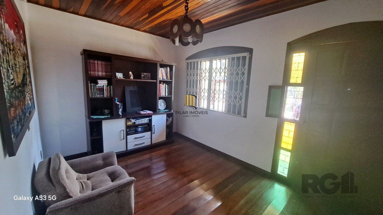 Casa 3 dormitórios, 1 suíte, vagas de garagem, Bairro Vila Cachoeirinha