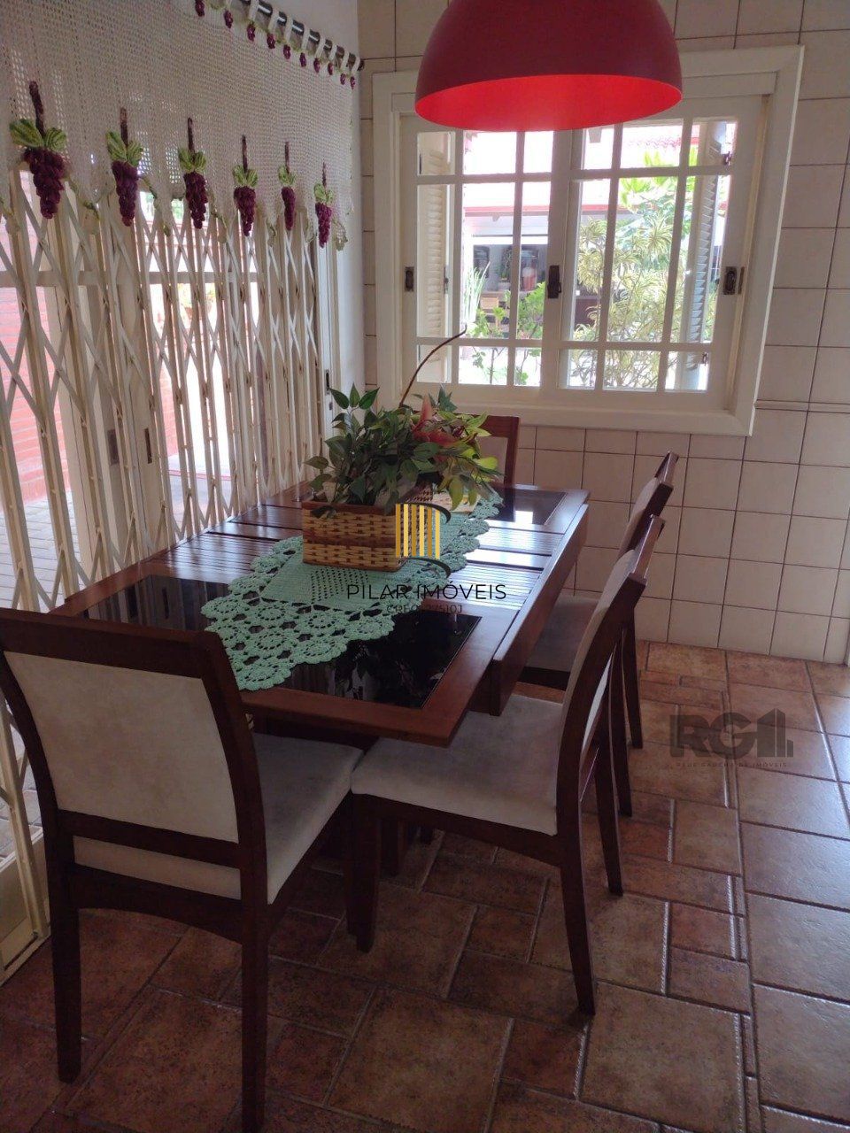 Casa semi mobiliada, 4 dormitórios, 5 vagas Bairro Vila Cachoeirinha