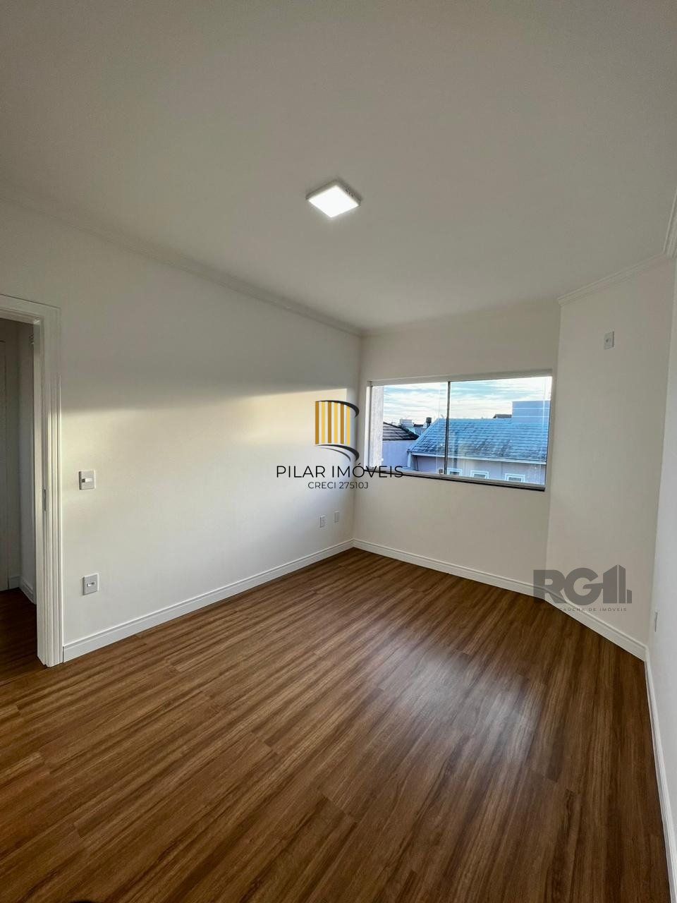 Casa sobrado 3 dorms, 1 suíte com hidro, 2 vagas, Bairro Vale do Sol