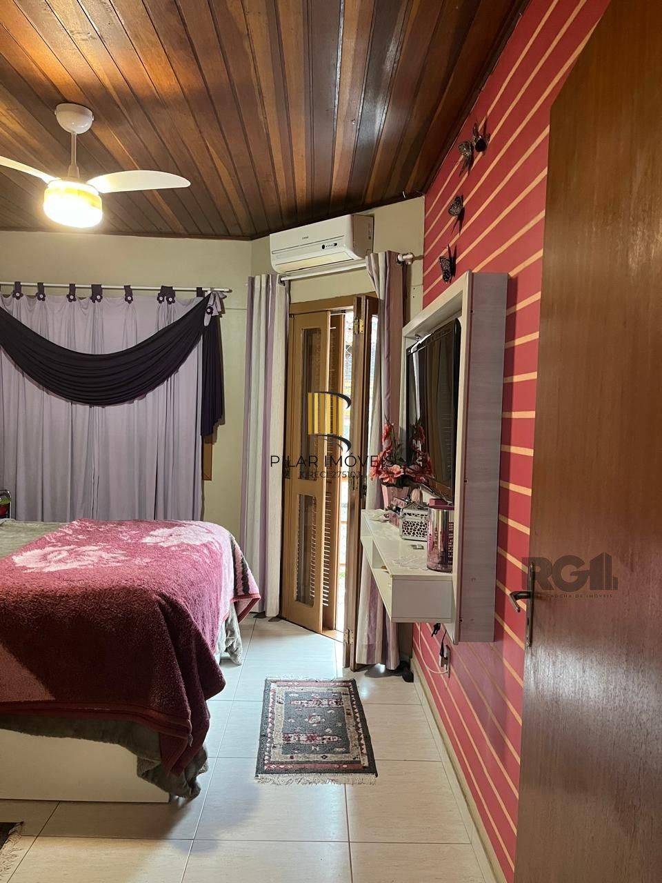 Casa sobrado mobiliado, 2 dormitórios, Bairro Imbuí