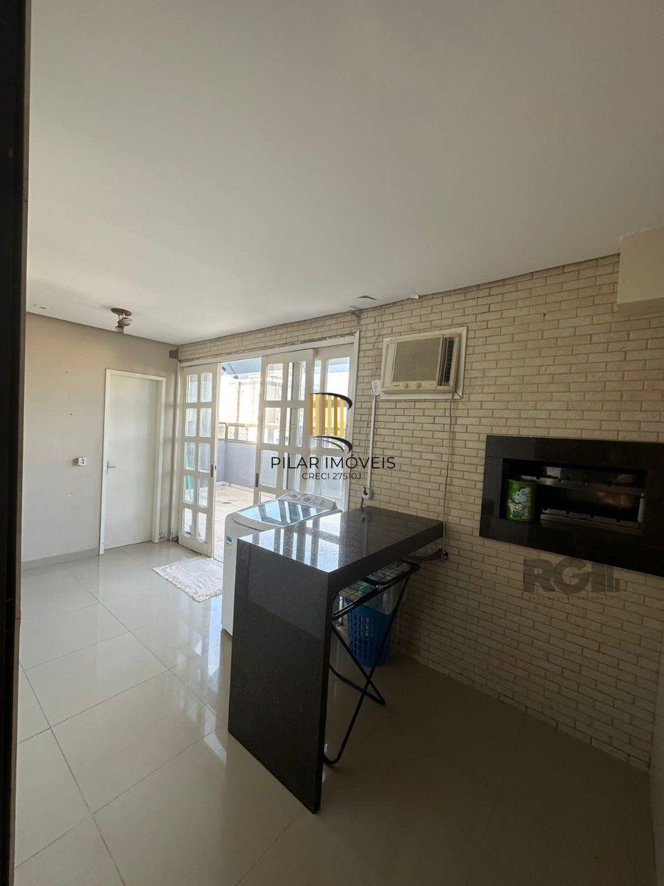 Apartamento cobertura 3 dormitórios, 1 suíte, vaga de garagem, Bairro Vila Cachoeirinha