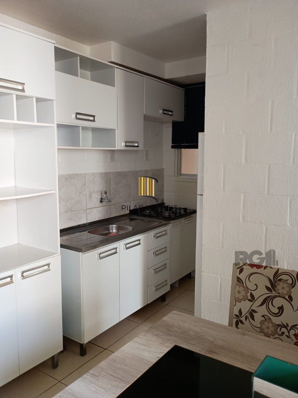 Apartamento semi mobiliado, 2 dormitórios, vaga de garagem, Bairro Santa Fé