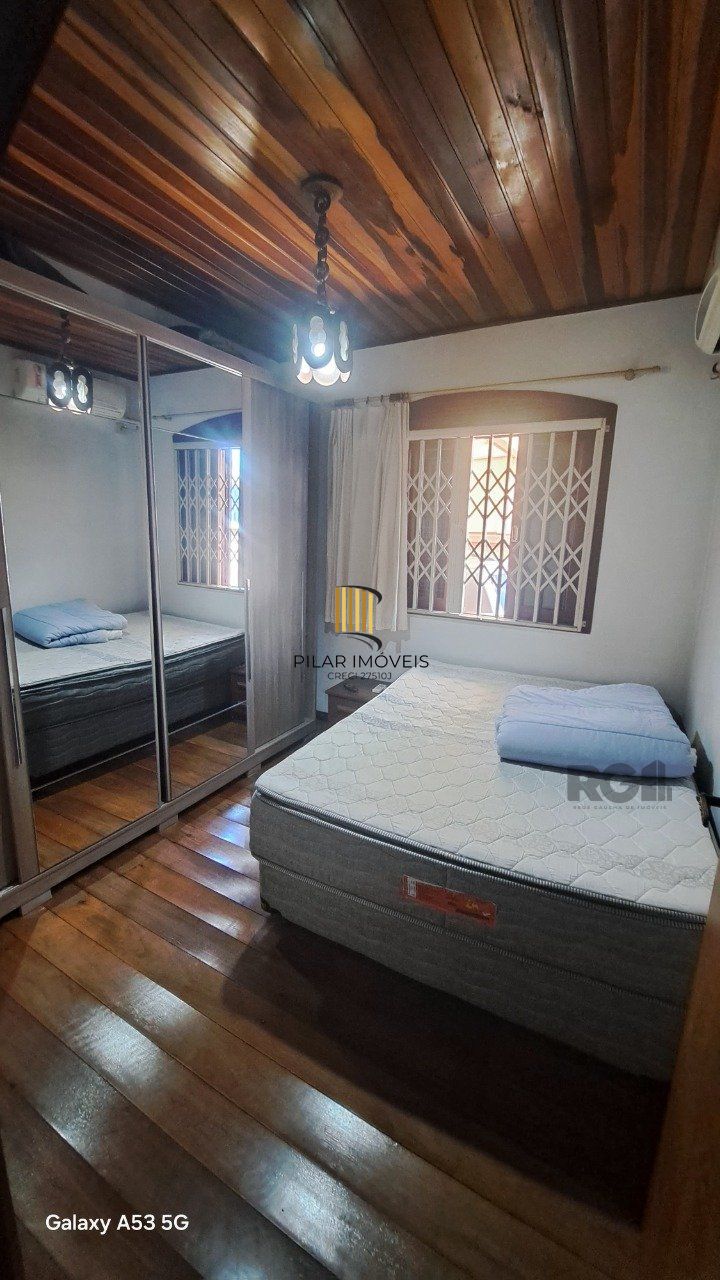 Casa 3 dormitórios, 1 suíte, vagas de garagem, Bairro Vila Cachoeirinha
