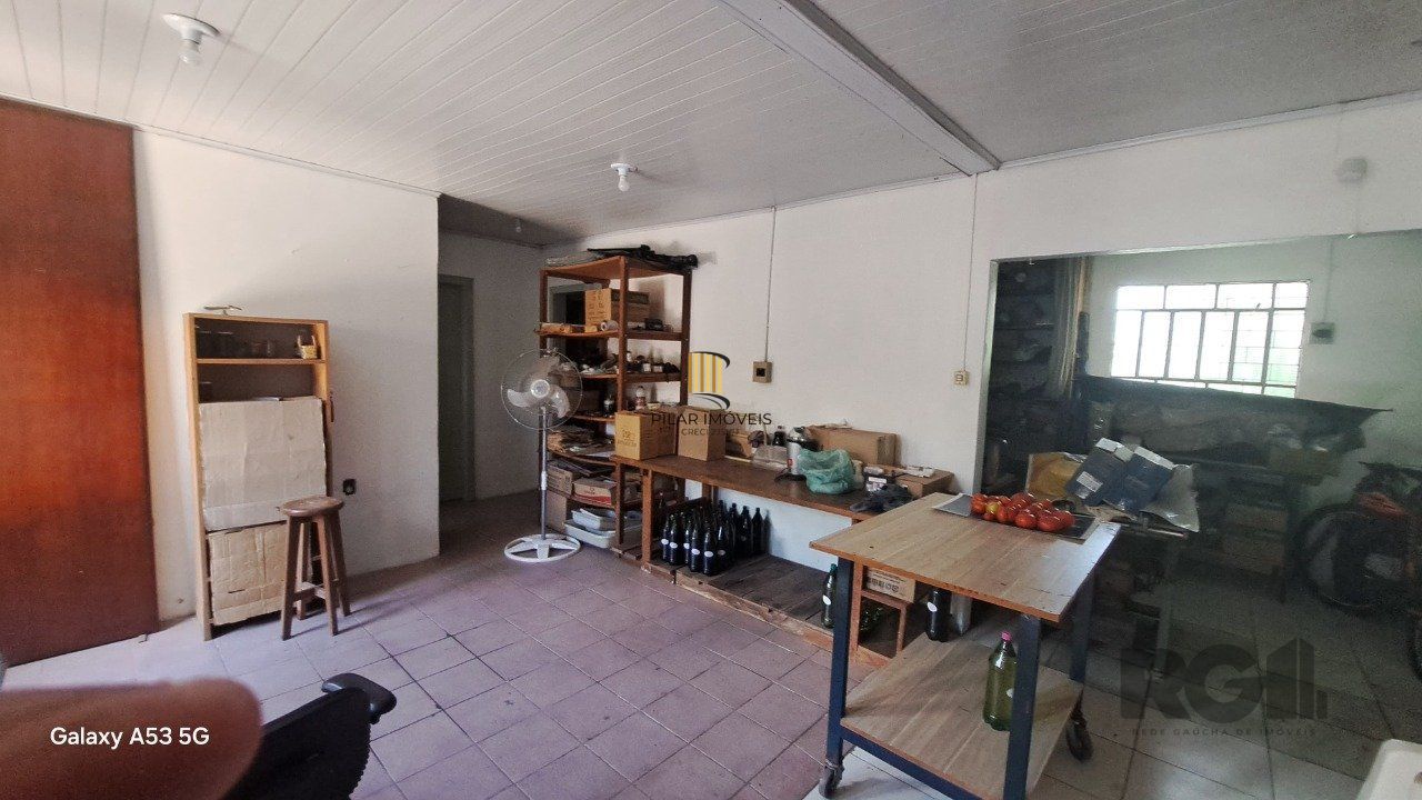 Casa 3 dormitórios, 1 suíte, vagas de garagem, Bairro Vila Cachoeirinha