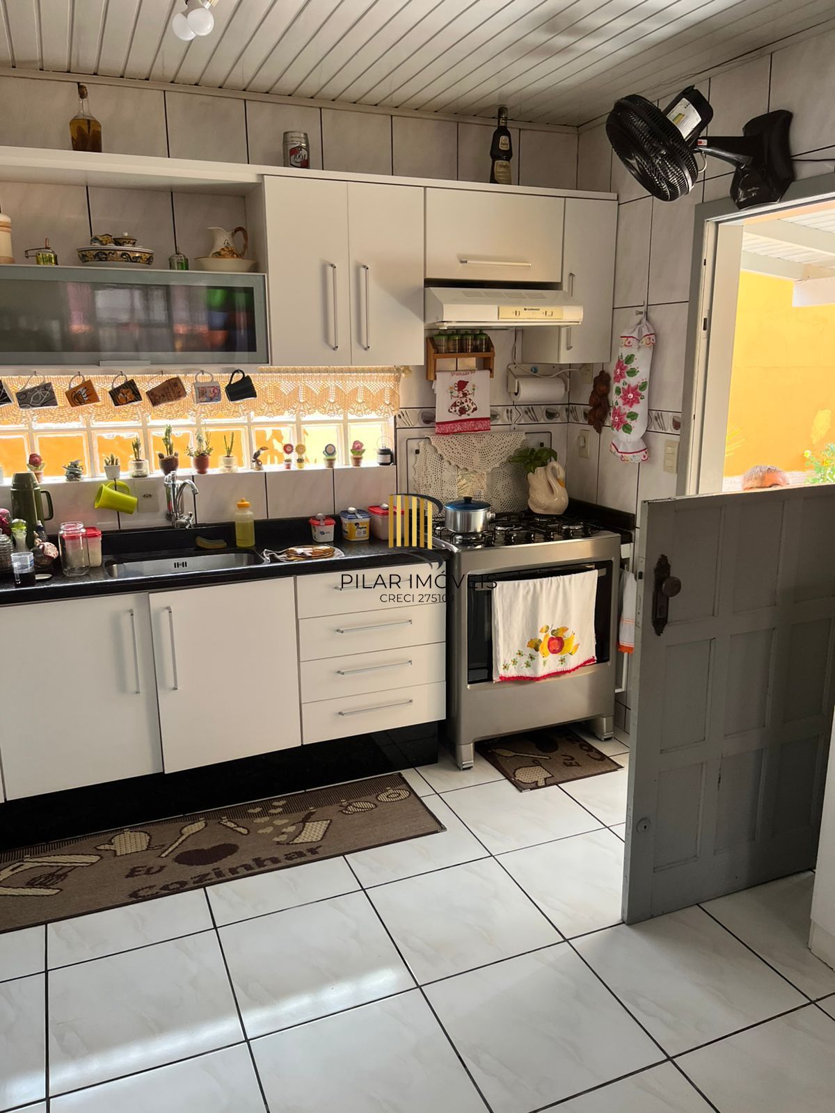 Casa 3 dormitórios, 1 suíte, 2 vagas, Bairro Parque Florido