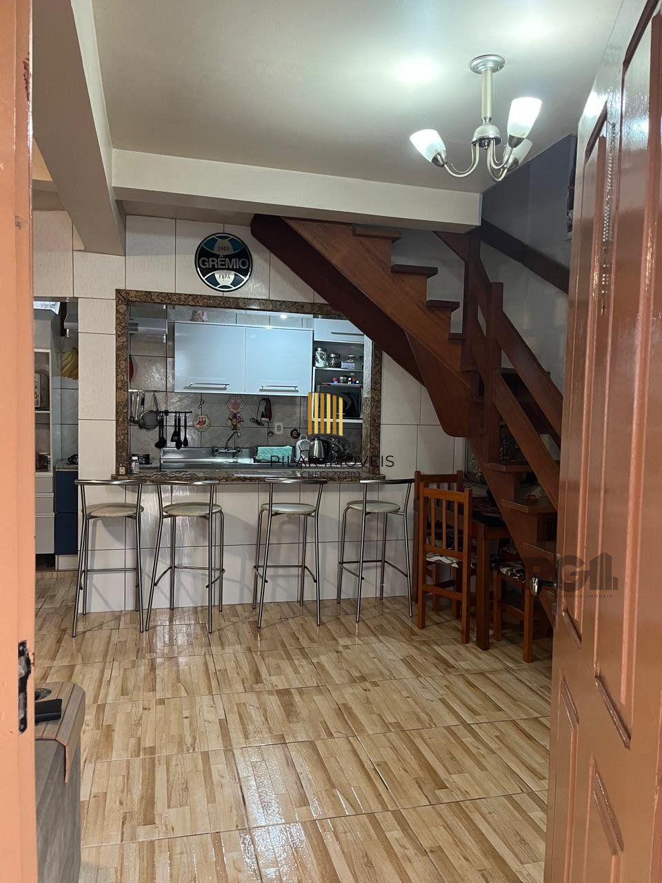 Casa sobrado mobiliado, 2 dormitórios, Bairro Imbuí