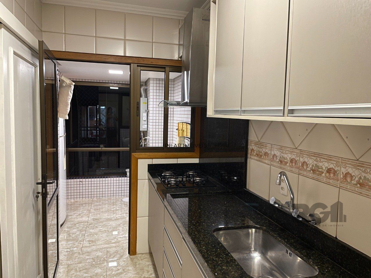 Apartamento mobiliado, 3 dormitórios, 1 suíte, vaga de garagem, Bairro Vila Eunice