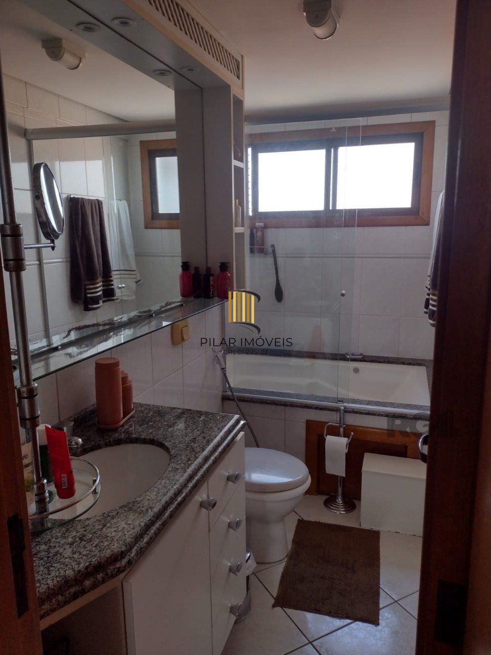 Apartamento mobiliado, 3 dormitórios, 2 suítes, 2 vagas, Bairro Vila Eunice