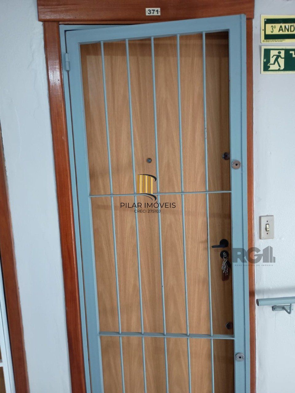 Apartamento semi mobiliado, 2 dormitórios, vaga de garagem, Bairro Santa Fé