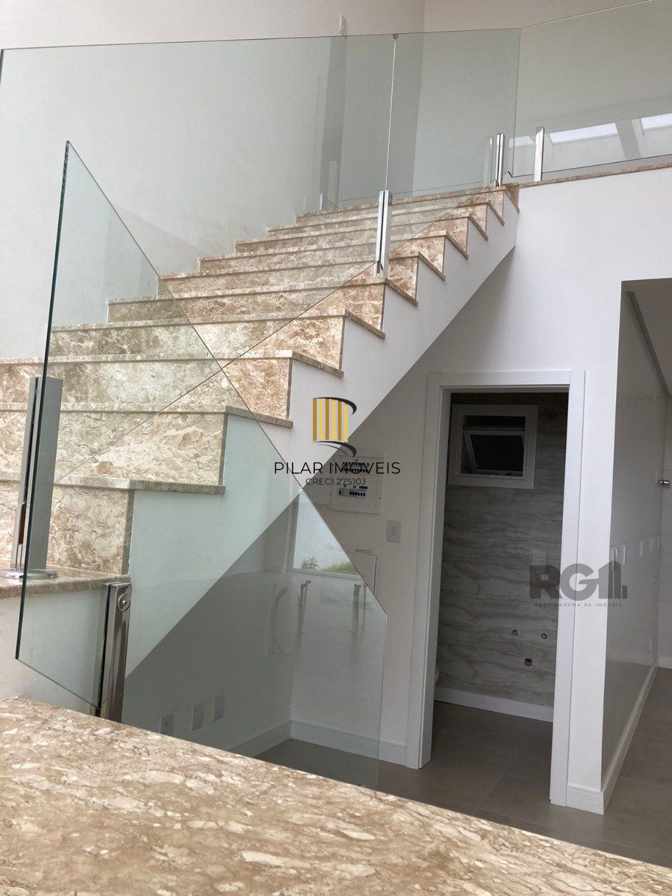 Casa 2 dormitórios, 1 suíte, 4 vagas, Bairro Central Park