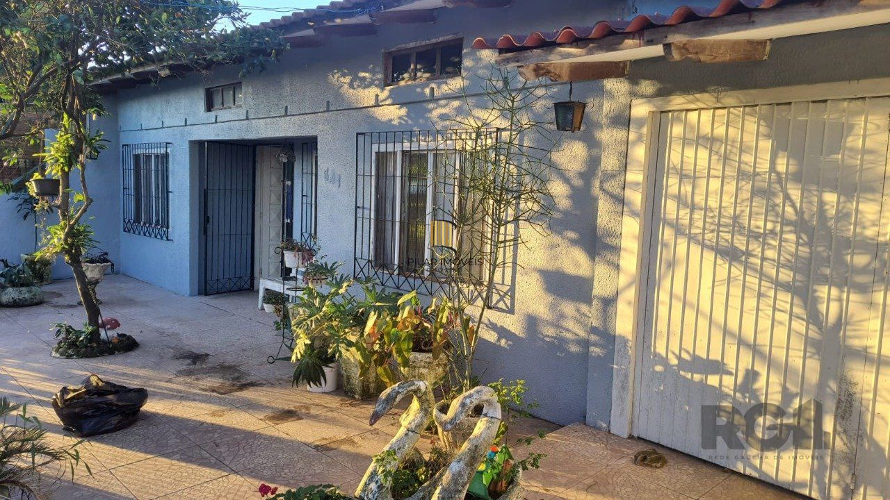 Casa 2 dormitórios, 1 suíte, vaga de garagem, Bairro Nova Cachoeirinha