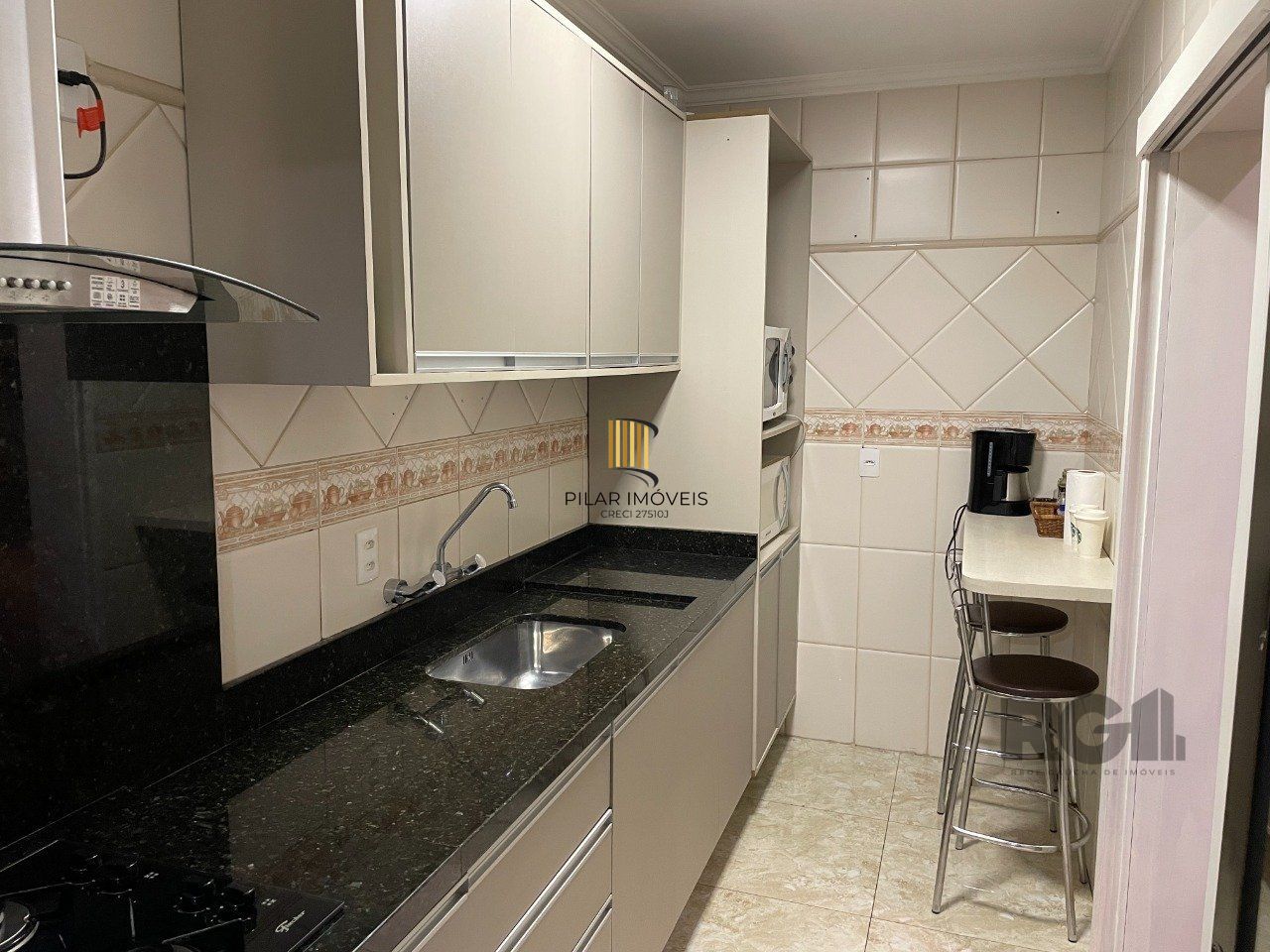 Apartamento mobiliado, 3 dormitórios, 1 suíte, vaga de garagem, Bairro Vila Eunice
