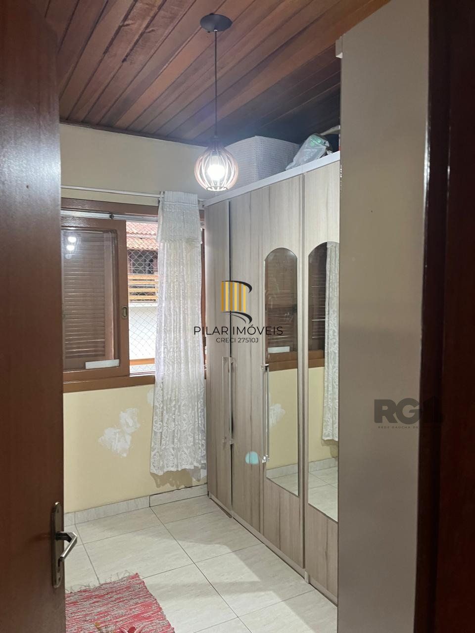 Casa sobrado mobiliado, 2 dormitórios, Bairro Imbuí
