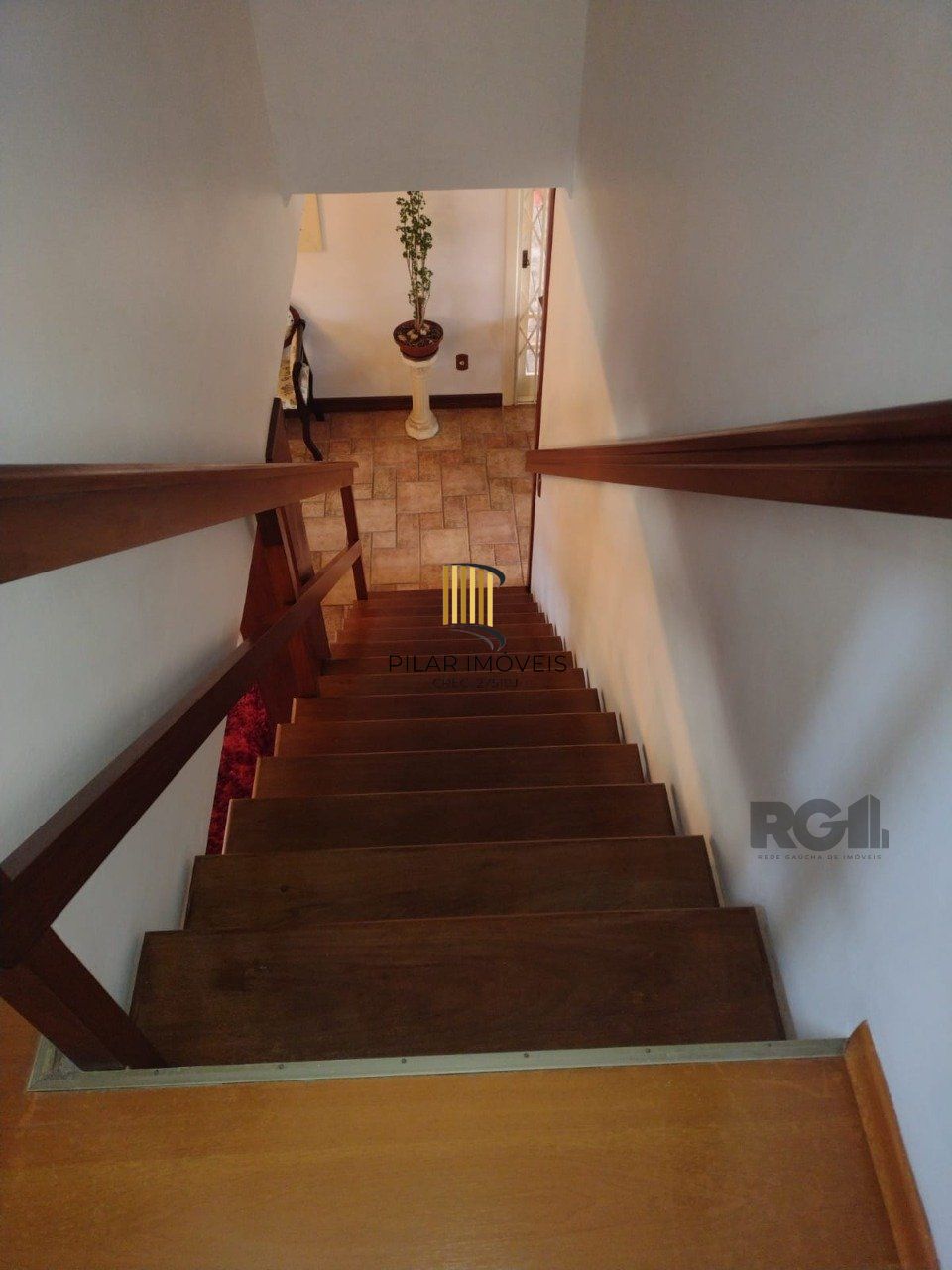 Casa semi mobiliada, 4 dormitórios, 5 vagas Bairro Vila Cachoeirinha