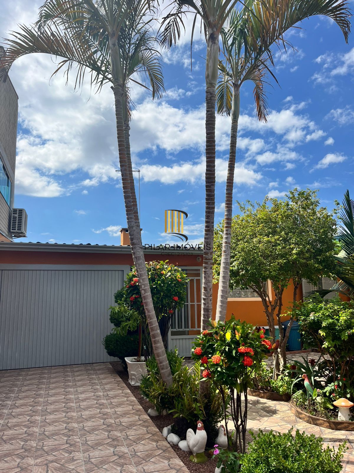 Casa 3 dormitórios, 1 suíte, 2 vagas, Bairro Parque Florido