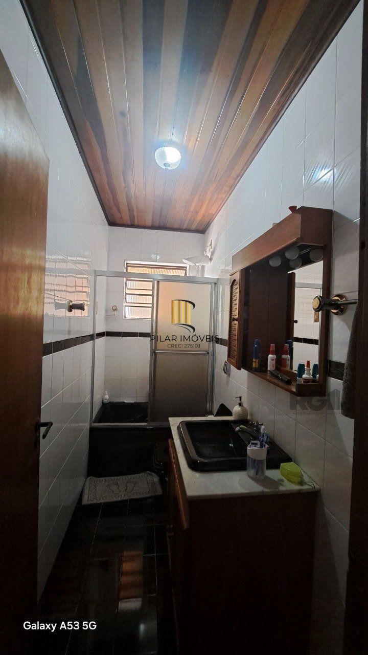 Casa 3 dormitórios, 1 suíte, vagas de garagem, Bairro Vila Cachoeirinha