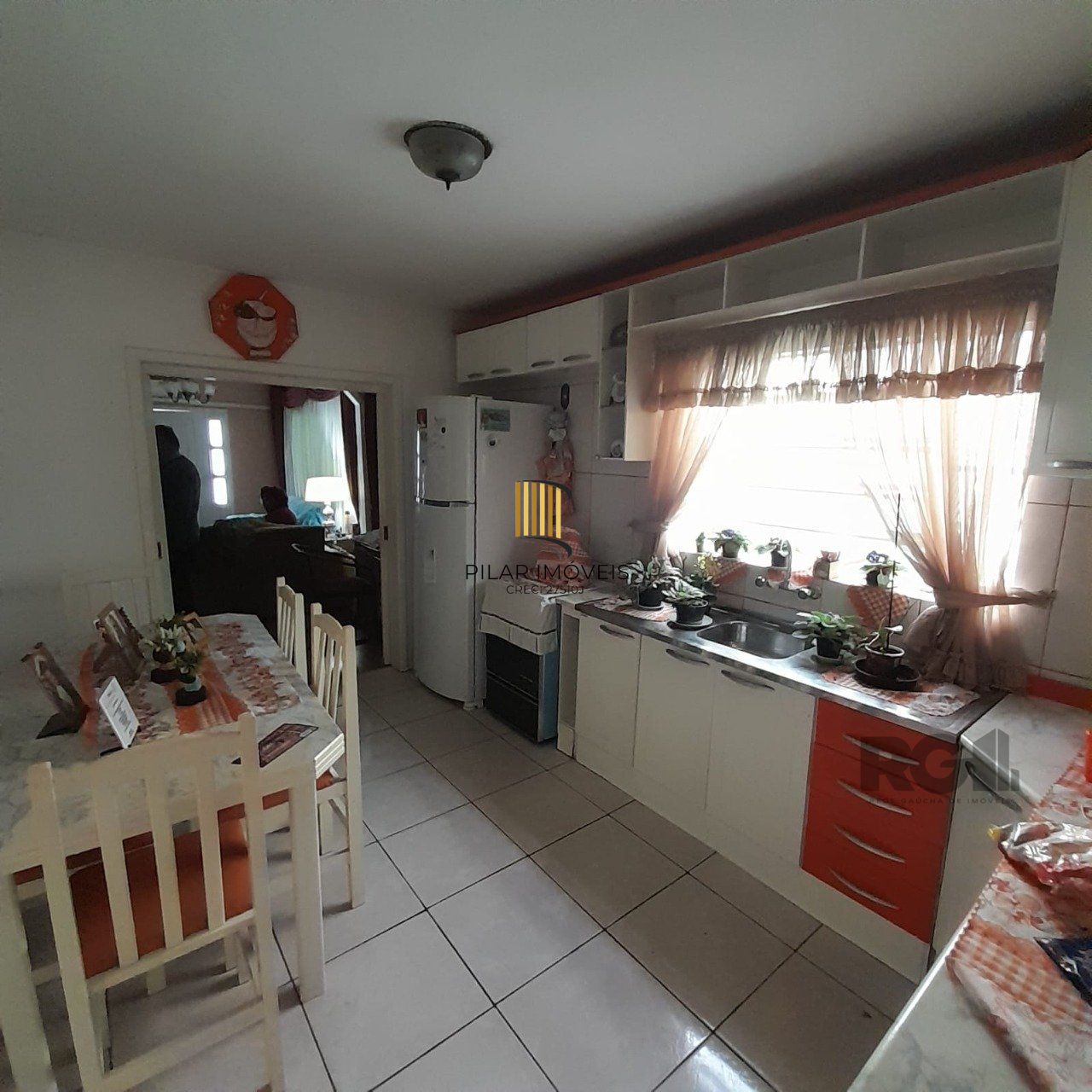 Casa 2 dormitórios, vaga de garagem, bairro São Judas Tadeu