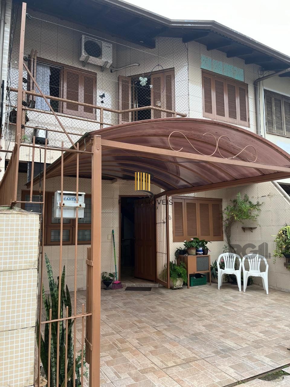 Casa sobrado mobiliado, 2 dormitórios, Bairro Imbuí
