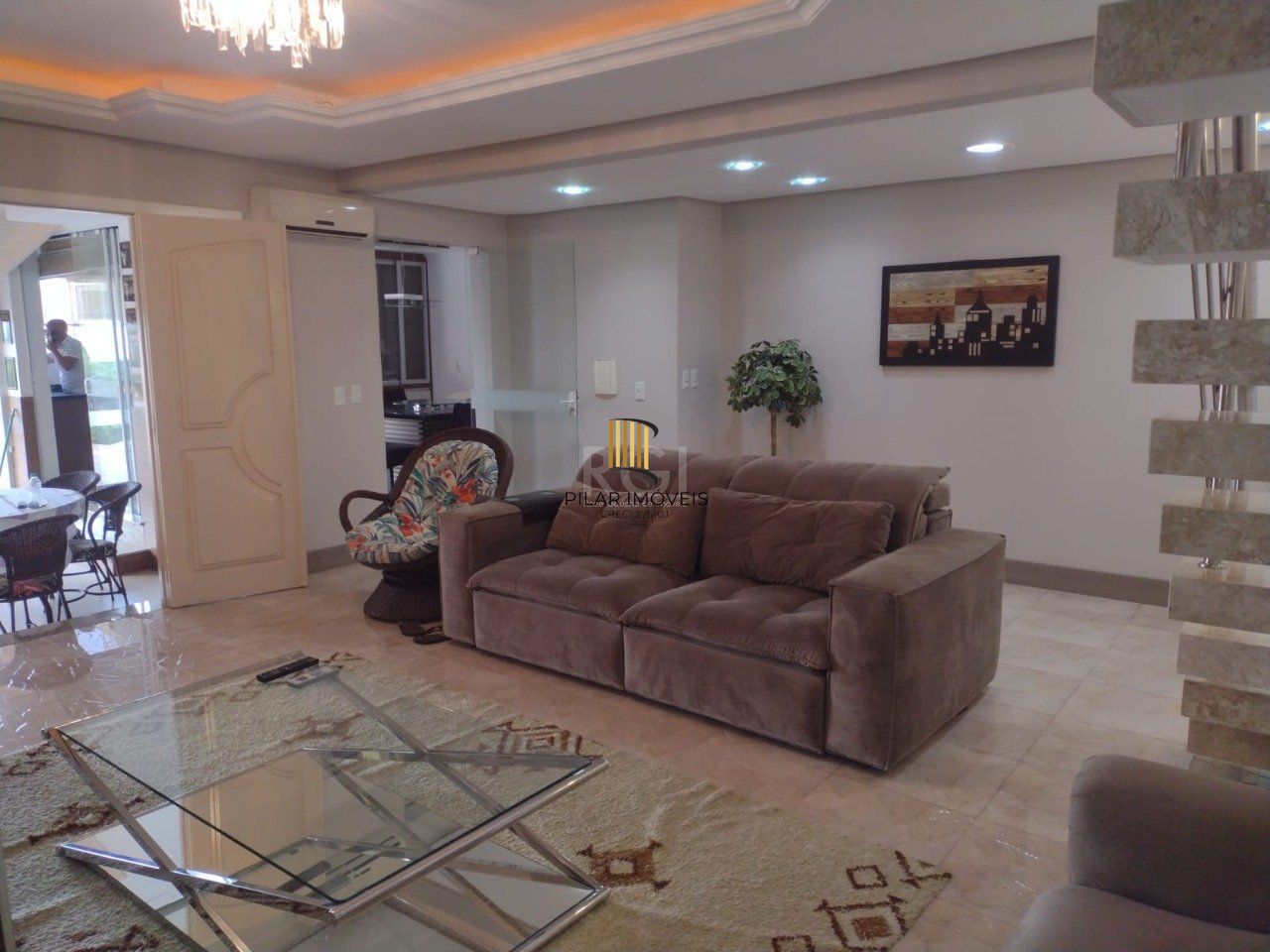 Casa sobrado mobiliado, 4 dormitórios, 1 suíte, 4 vagas de garagem, Bairro Bom Principio