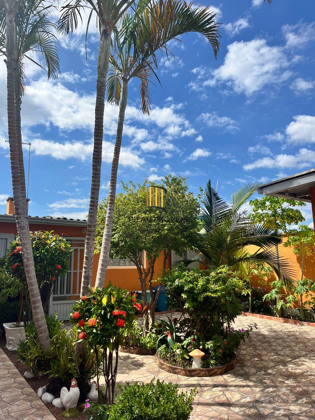 Casa 3 dormitórios, 1 suíte, 2 vagas, Bairro Parque Florido