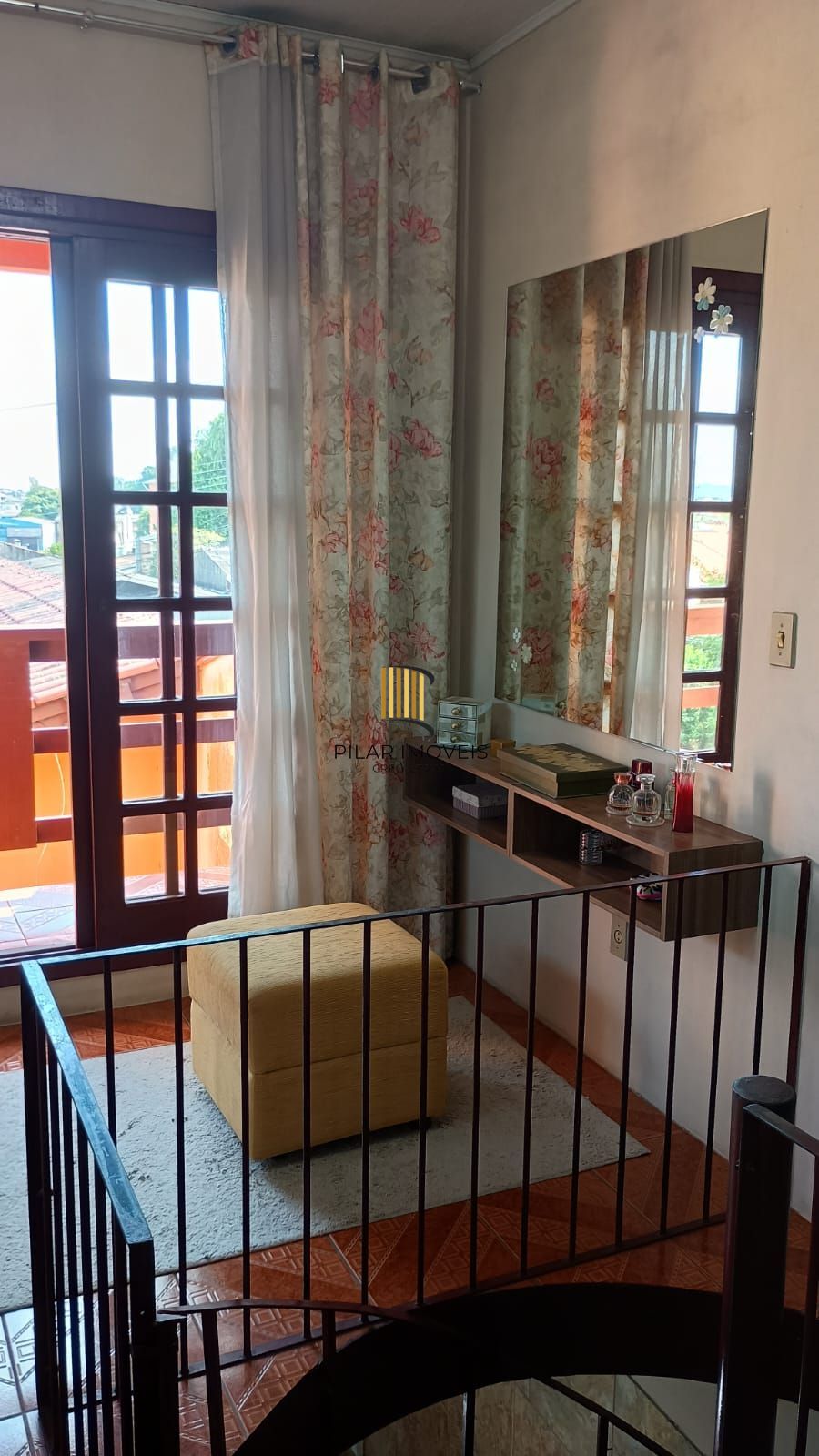 Casa 3 dormitórios, 1 suíte, 2 vagas, Bairro Monte Carlo