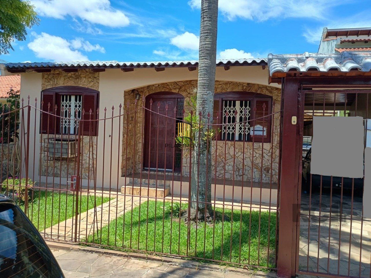 Casa 3 dormitórios, 1 suíte, vagas de garagem, Bairro Vila Cachoeirinha