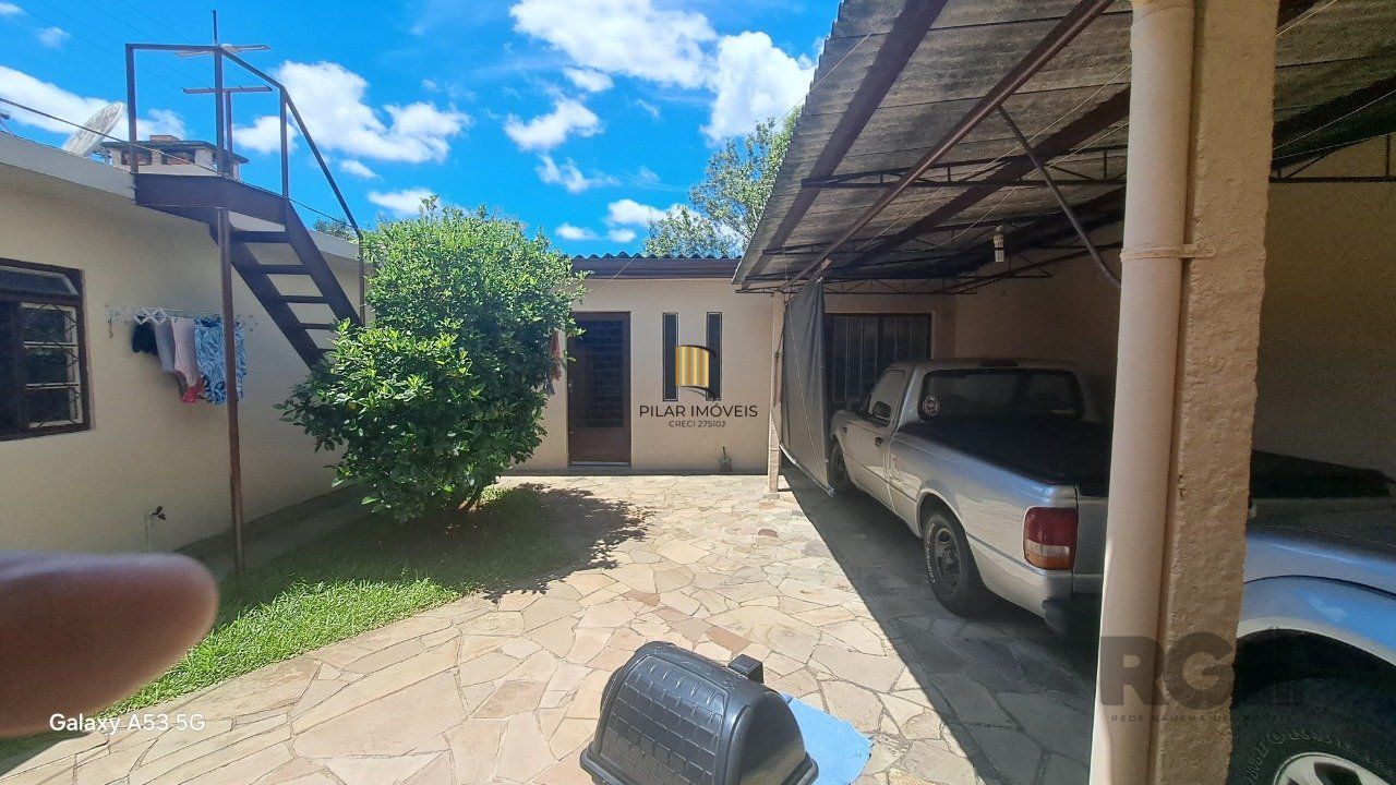 Casa 3 dormitórios, 1 suíte, vagas de garagem, Bairro Vila Cachoeirinha