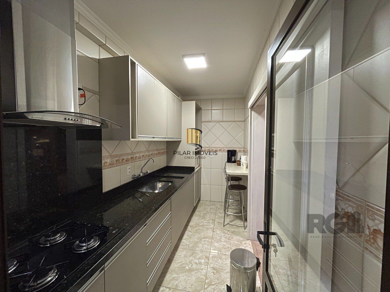 Apartamento mobiliado, 3 dormitórios, 1 suíte, vaga de garagem, Bairro Vila Eunice
