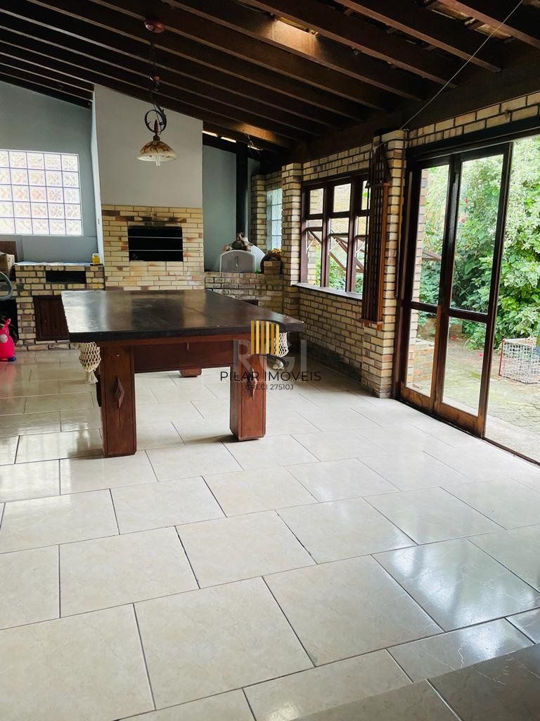 Casa semi mobiliada, 3 dorms, 3 vagas de garagem, Bairro Ponta Porã
