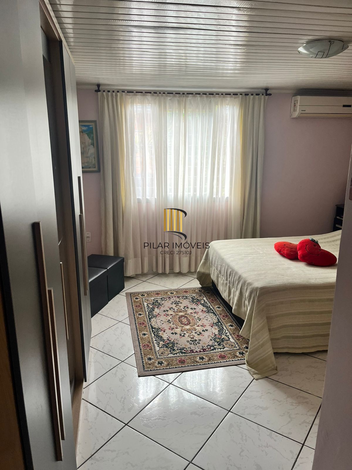 Casa 3 dormitórios, 1 suíte, 2 vagas, Bairro Parque Florido