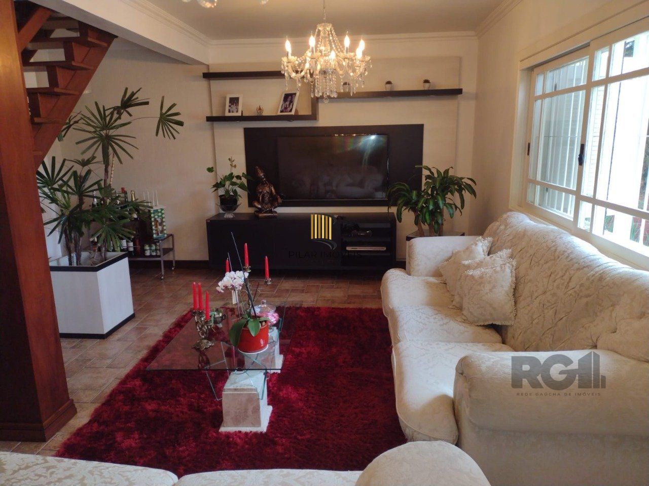 Casa semi mobiliada, 4 dormitórios, 5 vagas Bairro Vila Cachoeirinha