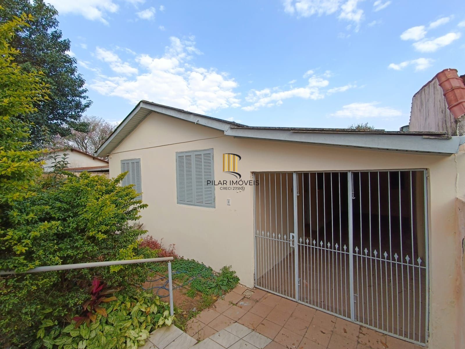 Casa 3 dormitórios no bairro COHAB C