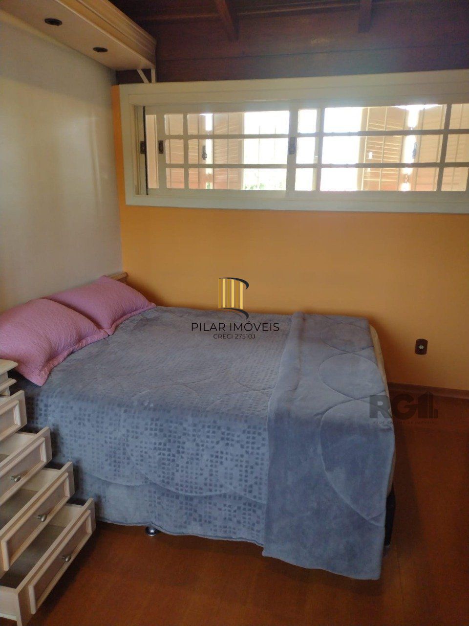 Casa semi mobiliada, 4 dormitórios, 5 vagas Bairro Vila Cachoeirinha