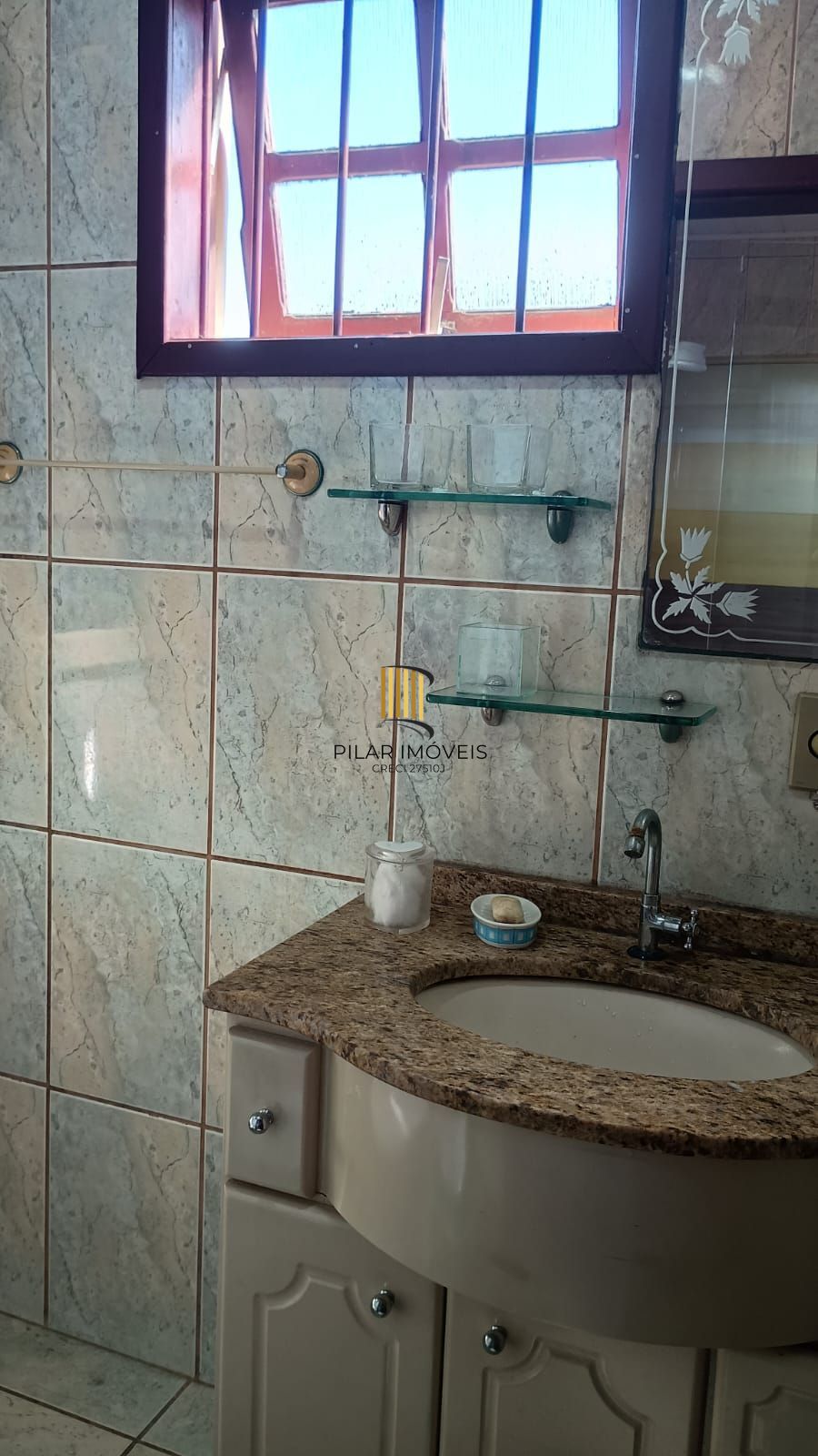 Casa 3 dormitórios, 1 suíte, 2 vagas, Bairro Monte Carlo