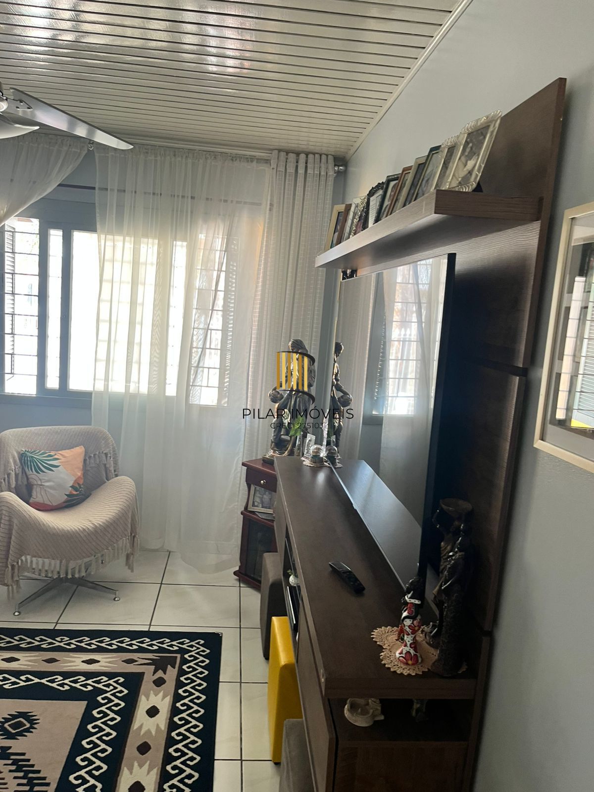 Casa 3 dormitórios, 1 suíte, 2 vagas, Bairro Parque Florido