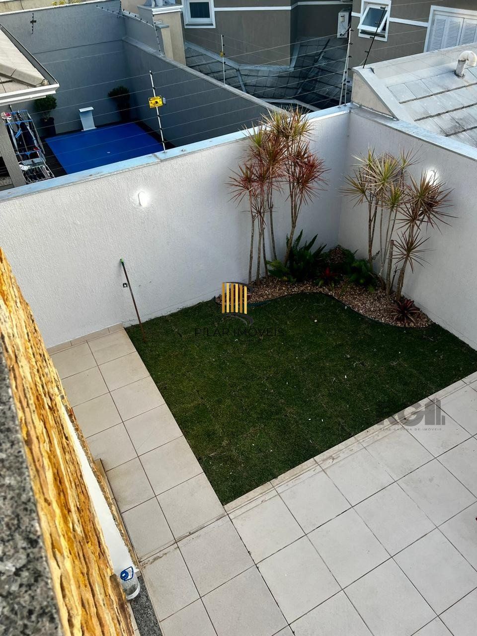 Casa sobrado 3 dorms, 1 suíte com hidro, 2 vagas, Bairro Vale do Sol