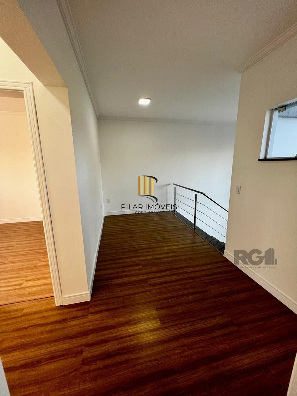 Casa sobrado 3 dorms, 1 suíte com hidro, 2 vagas, Bairro Vale do Sol